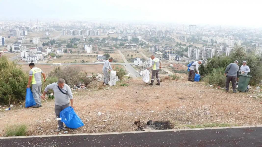 Antalya’yı İzlemeye Gidiyorlar… Arkada Çöp Dağı Bırakıyorlar 4